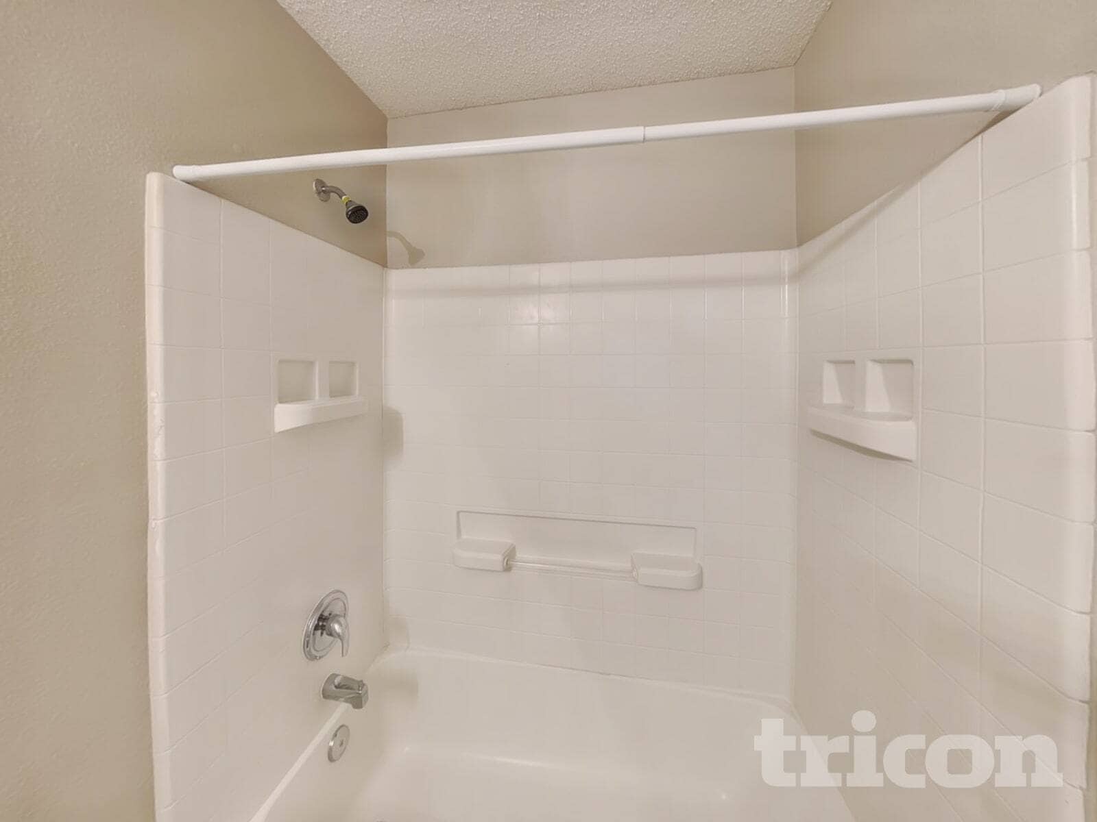 Building Photo - 210 Vivian Dr