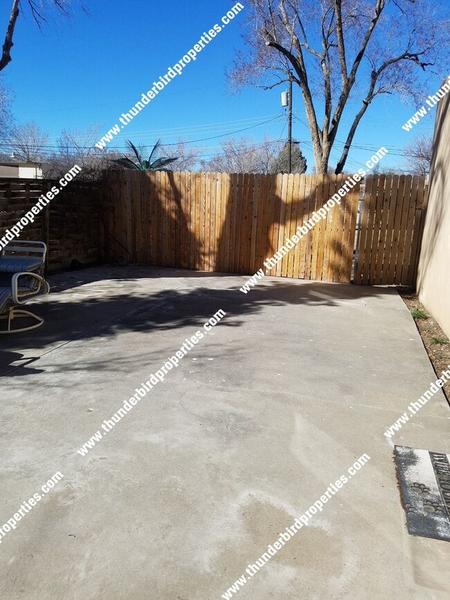 Building Photo - Fully Furnished in North Valley