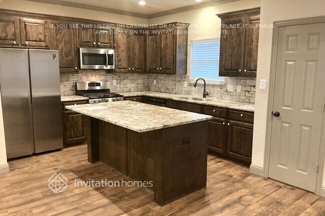 Building Photo - 405 E Aimee St