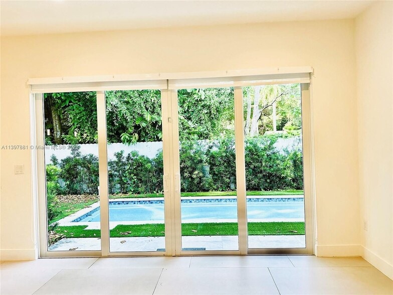 Building Photo - 3586 Franklin Ave