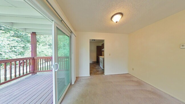 Building Photo - 2Bed 1Bath with Carport! Walk to MSU