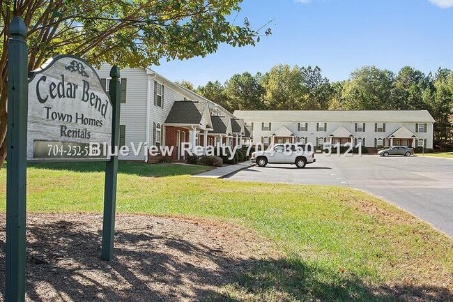 Building Photo - Beaufiful Townhouse 2 bed 1.5 bath in Monroe