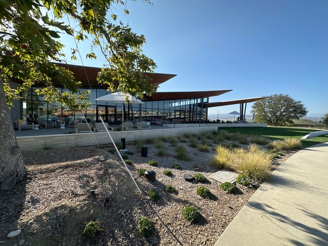 Building Photo - Have you outgrown the noise and the traffi...