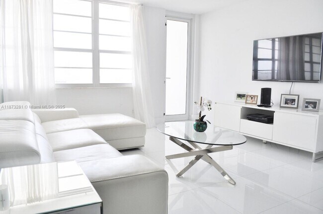 Primary Photo - 100 Lincoln Rd