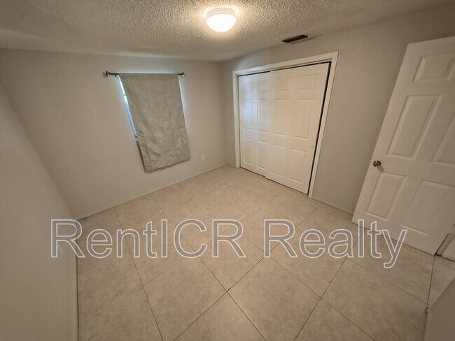 Building Photo - 561 Laura Ln