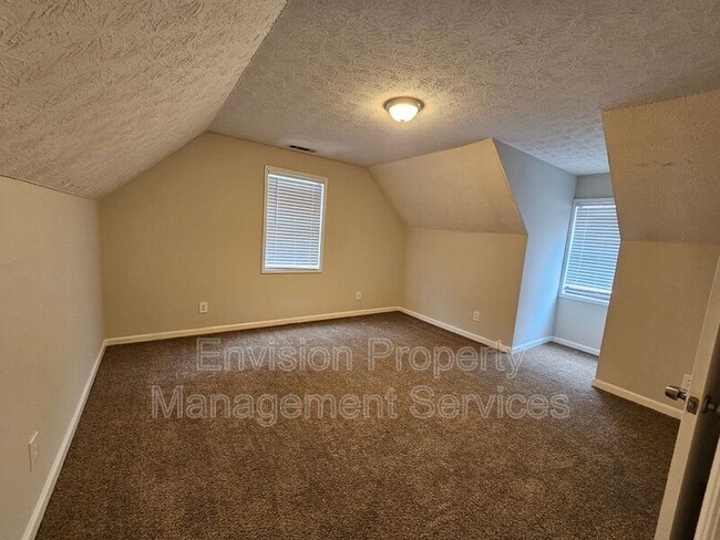 Building Photo - 200 Leigh Dr