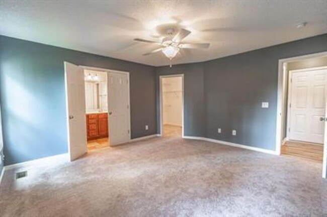 Building Photo - 428 Green Links Dr