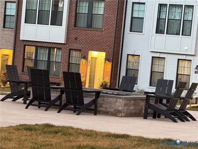 Building Photo - 527 Munson Woods Walk