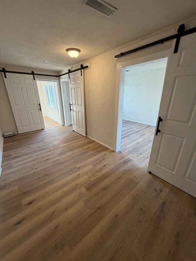 Building Photo - 511 E Harrison St