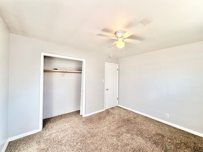 Building Photo - DEC RENT FREE FOR A LEASE STARTING BY NOV 15TH! - BRICK HOME WITH FINISHED BASEMENT