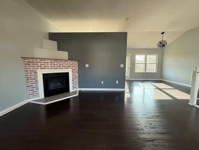 Building Photo - For Rent - Split Level Brick Home in South Nashville with Garage