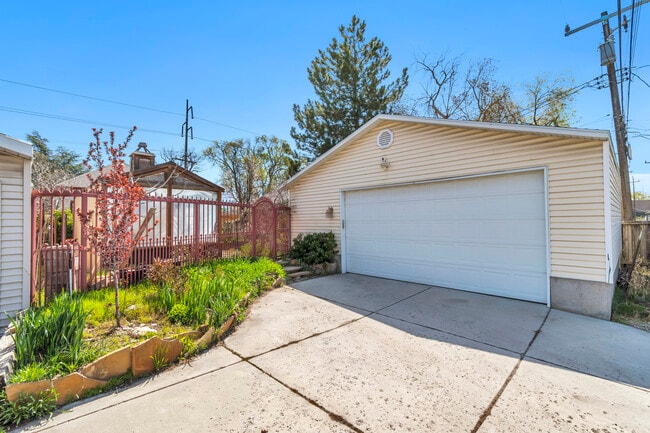 Building Photo - 2268 S 900 E