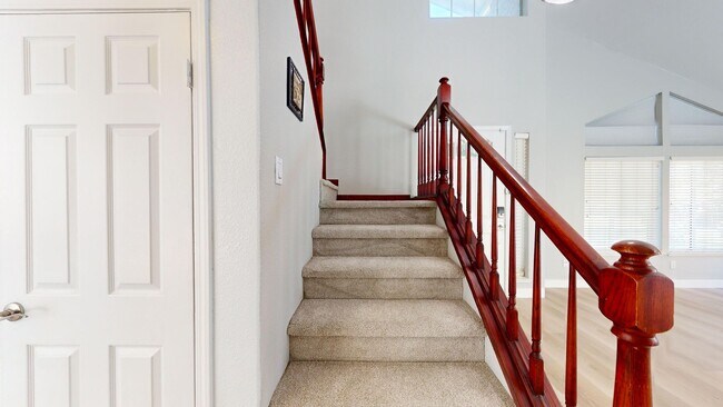 Building Photo - 490 Silvertail Pl