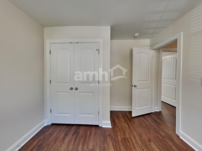 Building Photo - 102 White Ash Ln