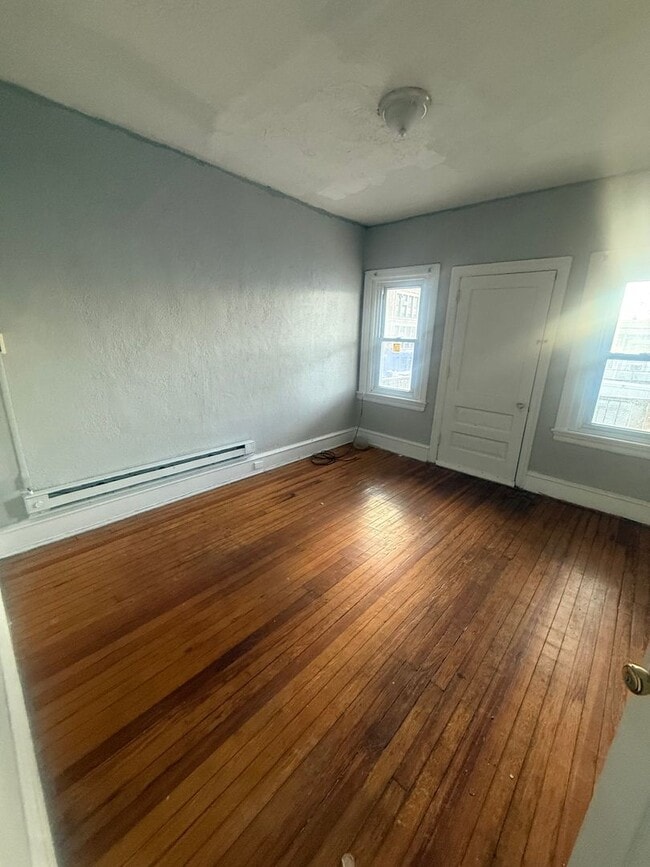 Building Photo - Bright & Spacious 3BR Apartment – Ideal for Relaxing or Entertaining