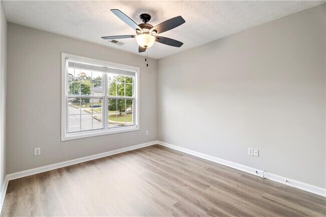 Building Photo - 3370 Palm Cir