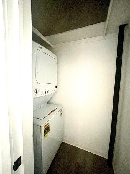 Laundry room - 205 N 16th St