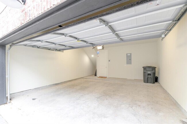 Building Photo - 5209 Allen St