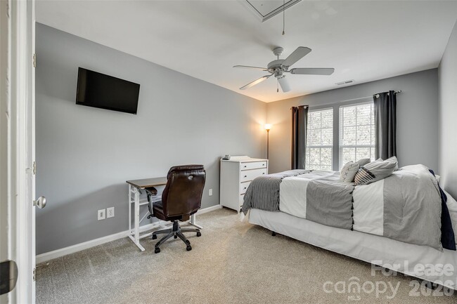 Building Photo - 928 Kite Dr