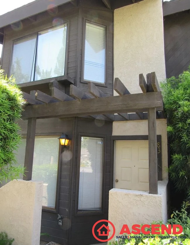 Building Photo - Dazzling Apartment Located Near Coffee Rd!
