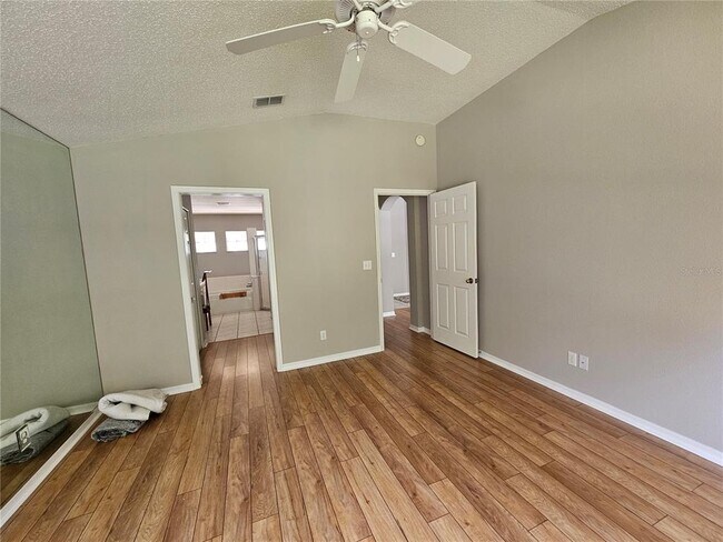 Building Photo - 2206 N Creek Ct
