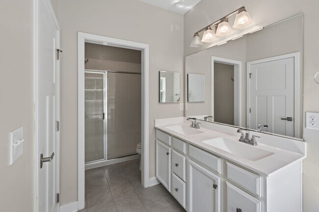 Building Photo - 949 Centurion Cir