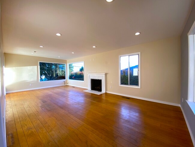 Building Photo - 7659 Stockton Ave