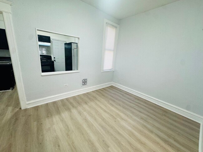 Building Photo - Refreshed 3bd/1bth House with Rear yard!! SECTION 8 ONLY!!