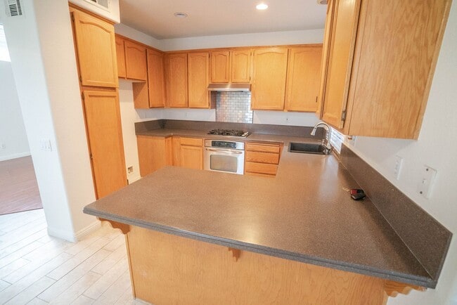 Building Photo - Stevenson Ranch 3 Bedroom Home for Rent!