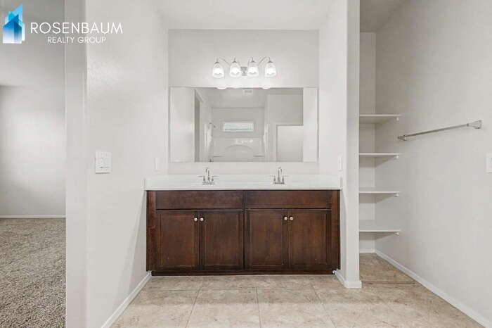 Building Photo - 2431 S 46th St