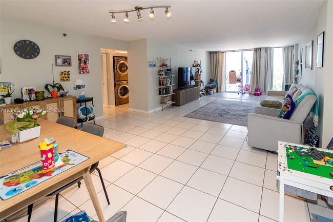 Building Photo - 9341 Collins Ave