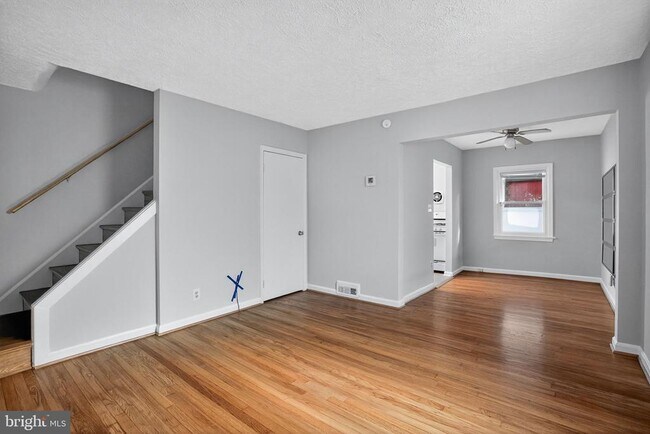 Building Photo - 303 S Wayne St