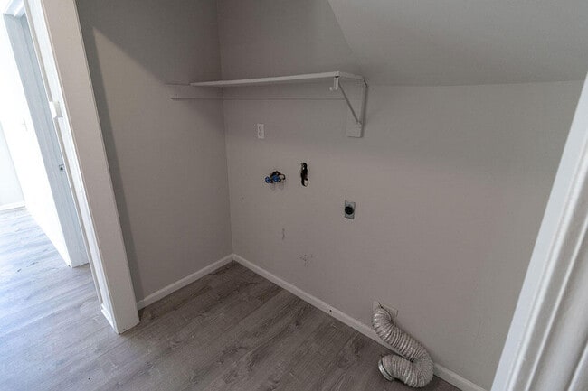 Building Photo - 7216 N Moberly Dr