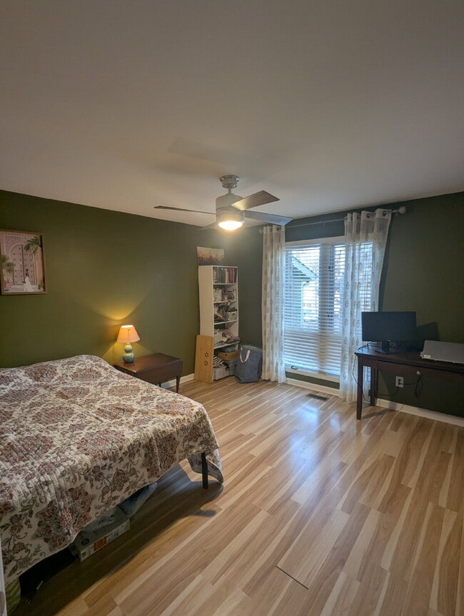 Building Photo - Cozy 2 Bedroom Unit in Raleigh!