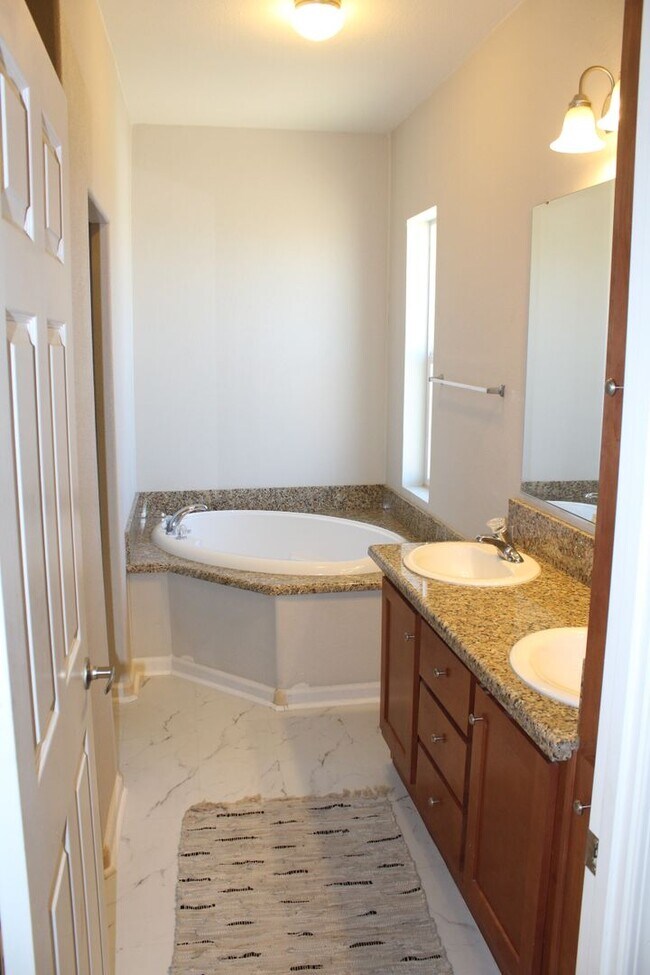 Building Photo - 3 Bed 2 Bath Home for Rent in Anza on 2 plus acres