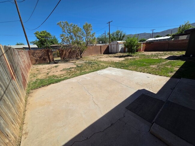 Building Photo - 3 or 4 Bedroom Home For Rent with New Refrigerated Air