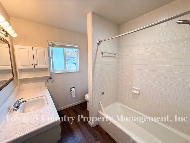 Building Photo - Nice 3 Bedroom, 2 Bath Located in North Salinas!