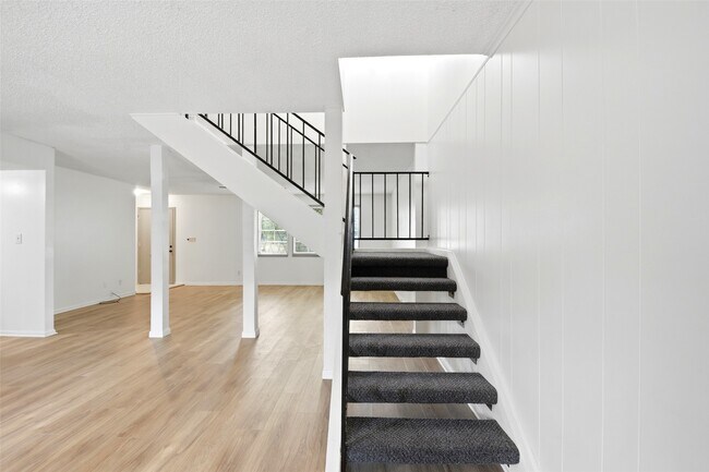 Building Photo - 2275 Triway Ln