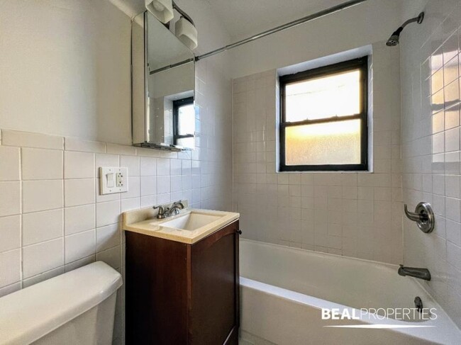 Building Photo - 0 bedroom in CHICAGO IL 60640