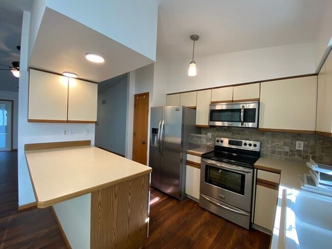 Building Photo - $2,000 | 4 Bedroom, 3 Bathroom House | Pet...