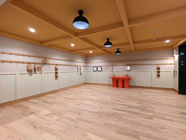 Building Photo - 1746 Villa St