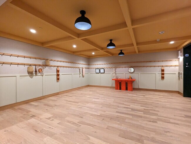 Building Photo - 1746 Villa St