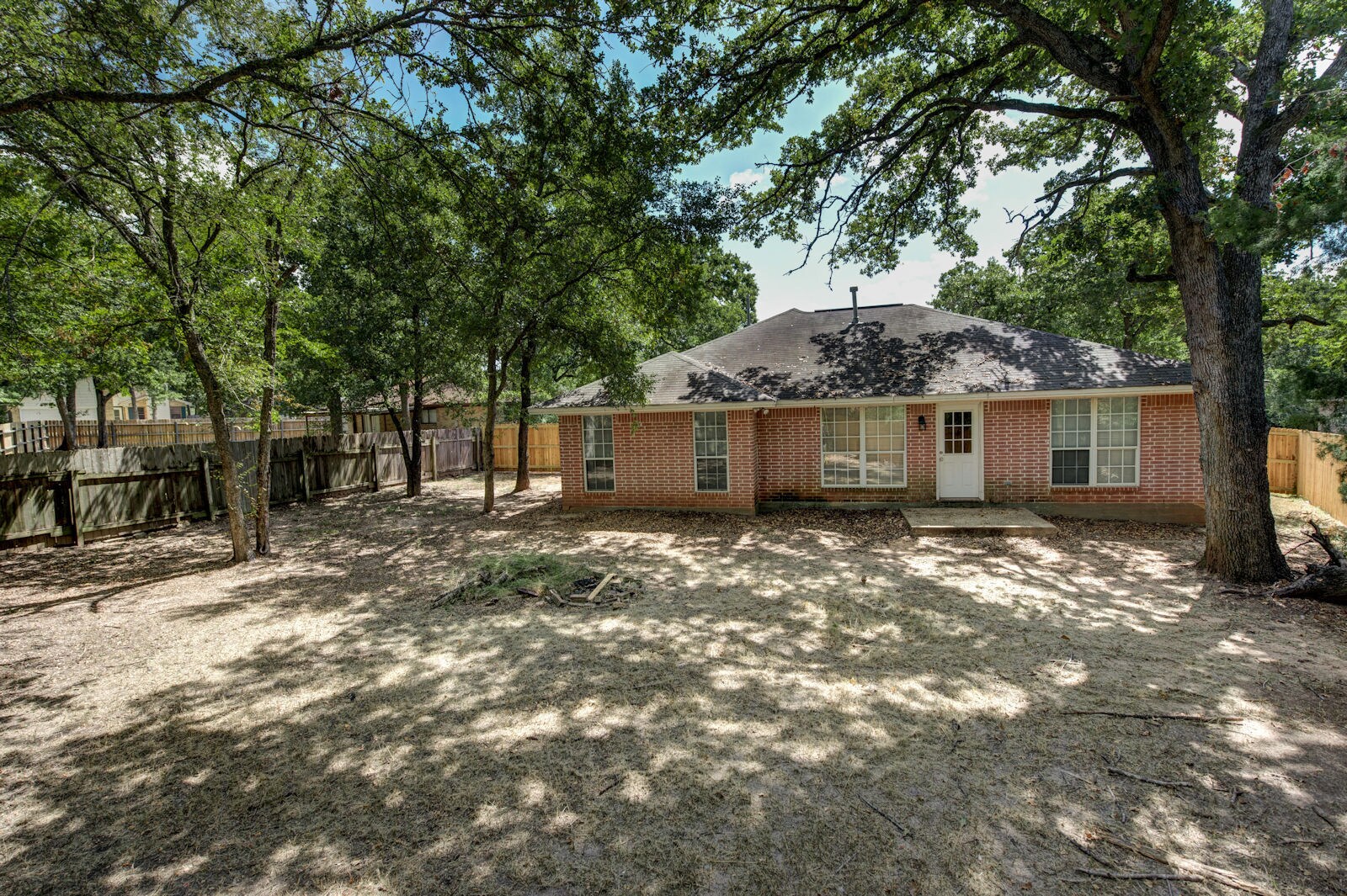 Building Photo - 2402 Jaguar Ct