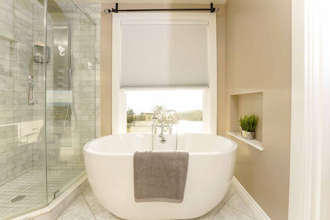 Building Photo - !! DESIRABLE 3 BEDROOM 3 BATHROOM LOCATED IN BEAUTIFUL RANCHO PALOS VERDES !!