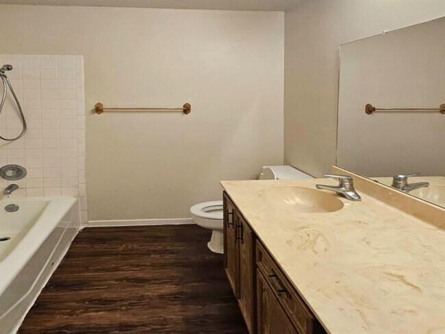 Building Photo - 802 Kimberly St