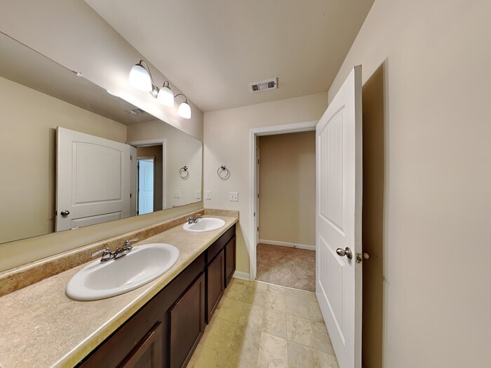 Building Photo - 1007 Eldon Ln