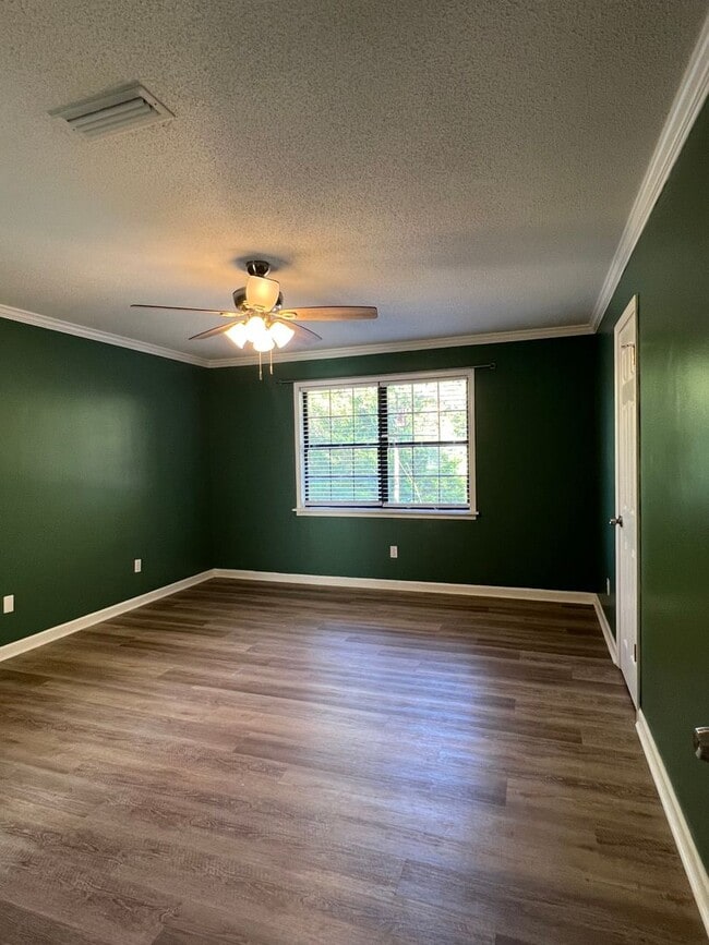 Building Photo - 185 Hickory Tree Ln