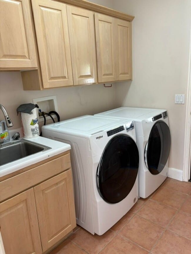 Building Photo - Furnished Home in Sante Fe Vistas- Short T...