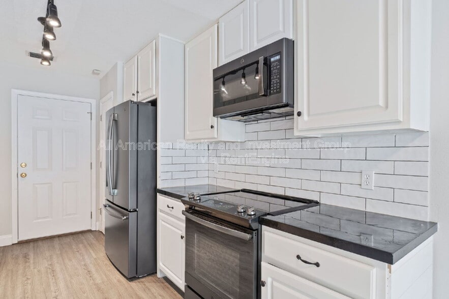 Building Photo - 444 Bridgewater Ct