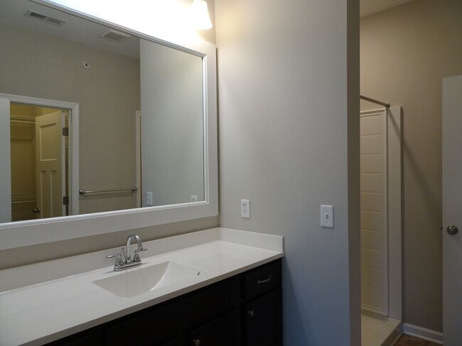Building Photo - 108 Promenade Ln
